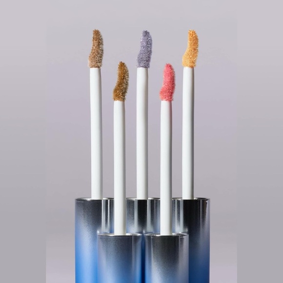 Item Beauty Hydrating Jelly Eyeshadow, Lid Glaze in Lunar Drop by Addison Rae - Picture 7 of 11